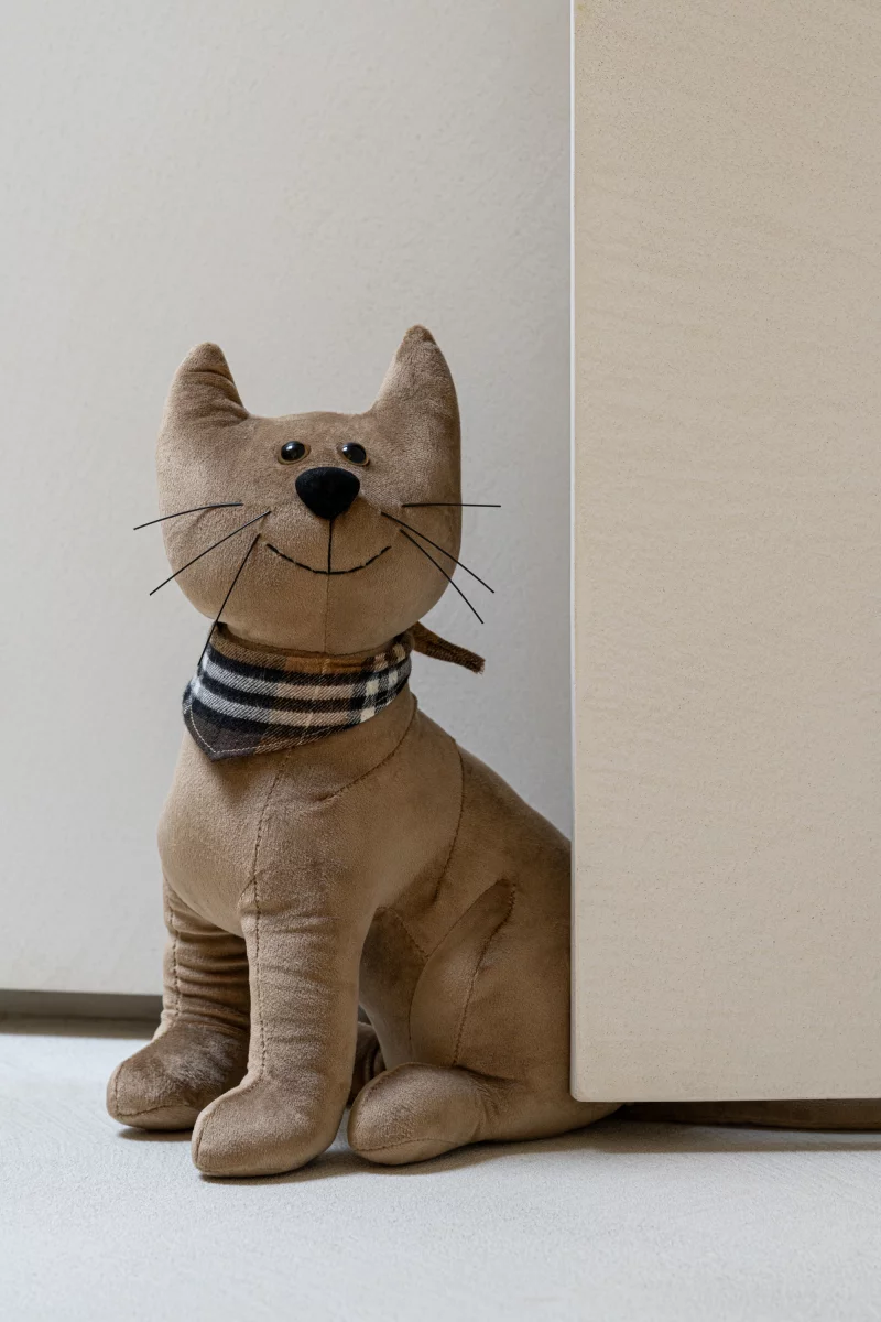 Deurstopper Kat Beige-Camel bij de Zijden Boutique in Delftcentrum