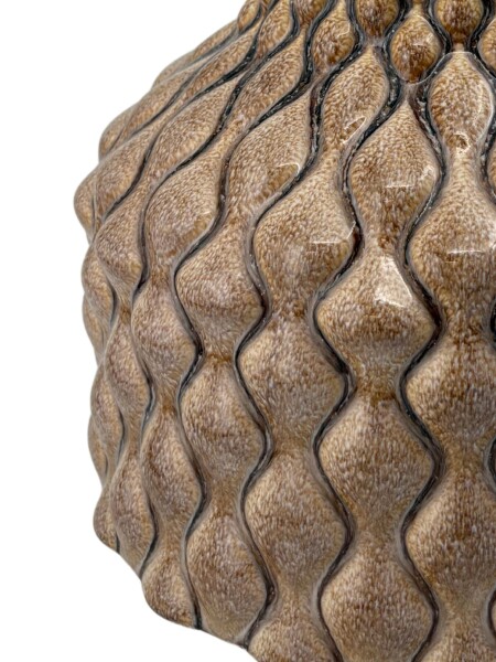 Living Diamond beige vaas met diamantpatroon verkrijgbaar bij de Zijden Boutique in Delft