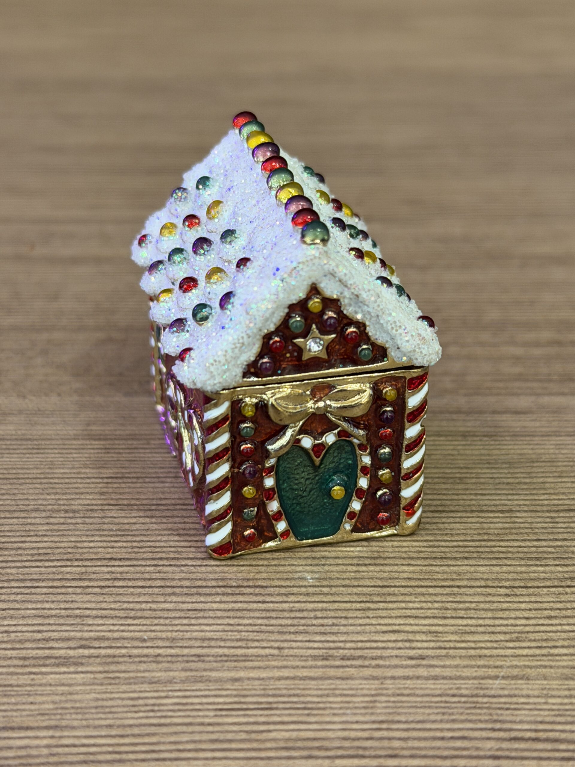 Sierdoosje peperkoekhuisje leuk cadeau voor de kerst bij de zijden boutique in Delft